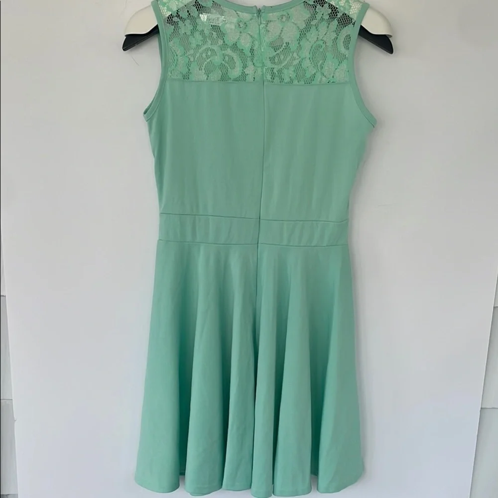 Green A-Line Sleeveless Lace Dress Medium